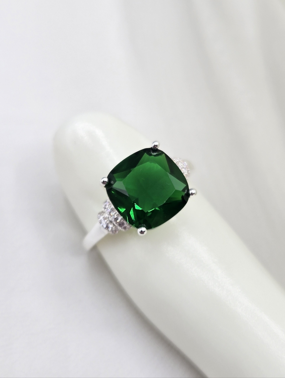 Swarovski Crystal Elements Silver Statement Ring Emerald Green Size 6.75 Bridal - Picture 2 of 8